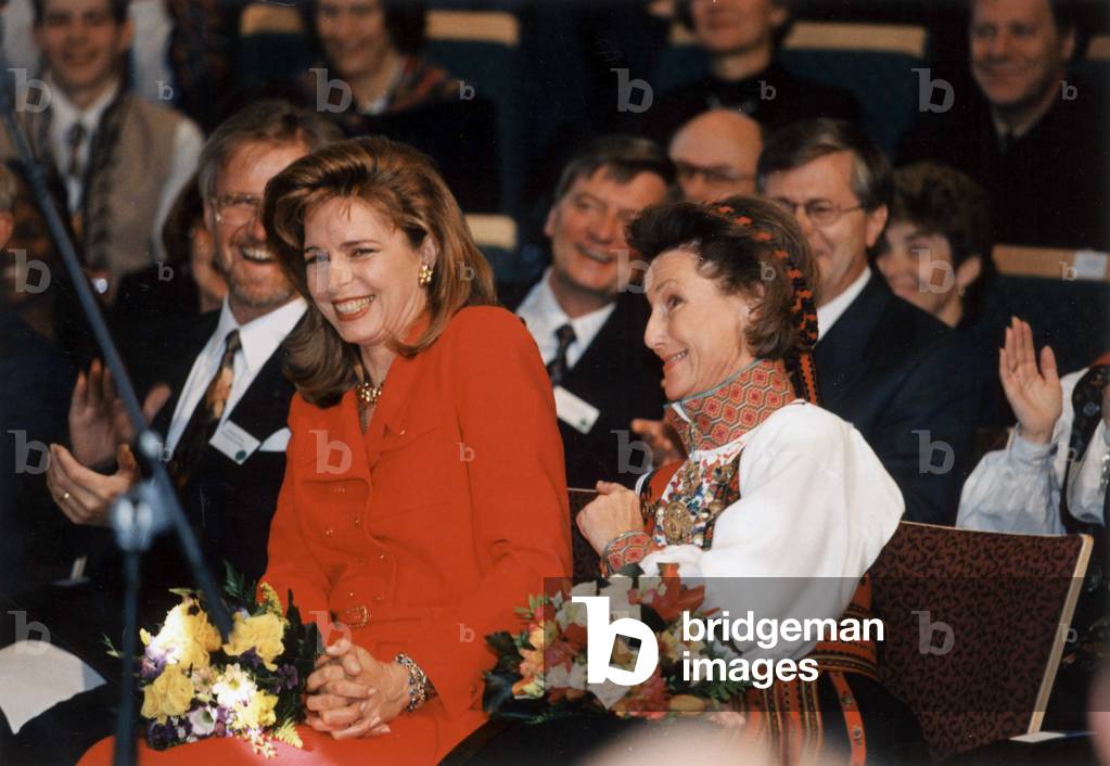 Queens Sonja of Norway and Nour of Jordan