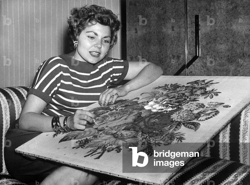 Simone Silva in her London apartment the day before she left for Hollywood here on April 16, 1954.