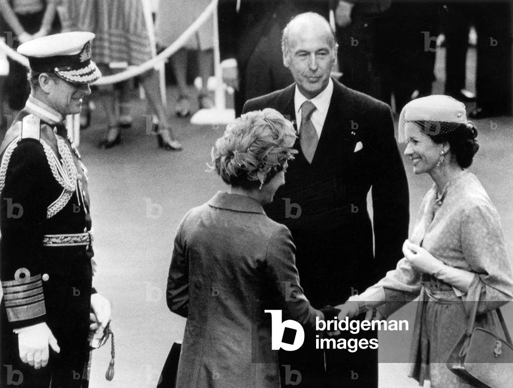 Giscard d'Estaing and Elisabeth II, 1976 (b/w photo)