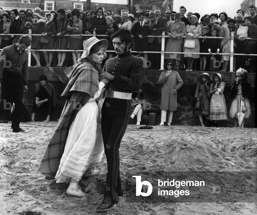 Far from the unchainee crowd