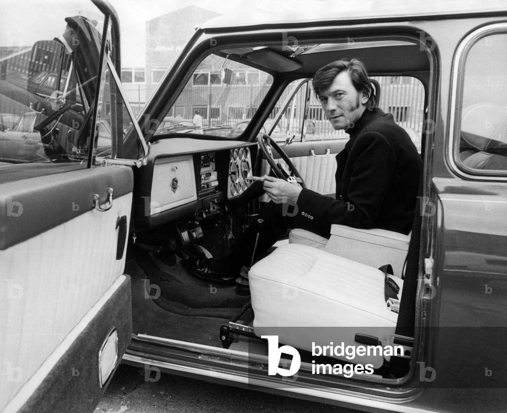Laurence Harvey and his Mini