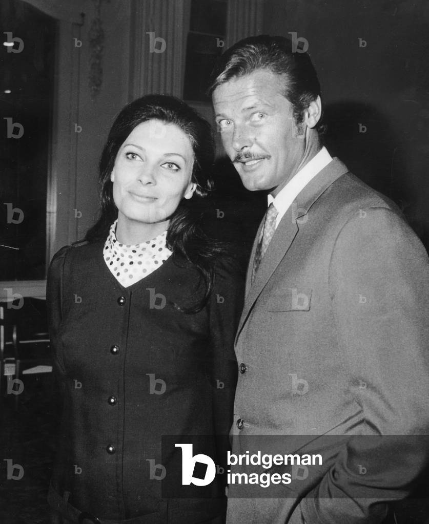 Roger Moore et Hildegard Neila