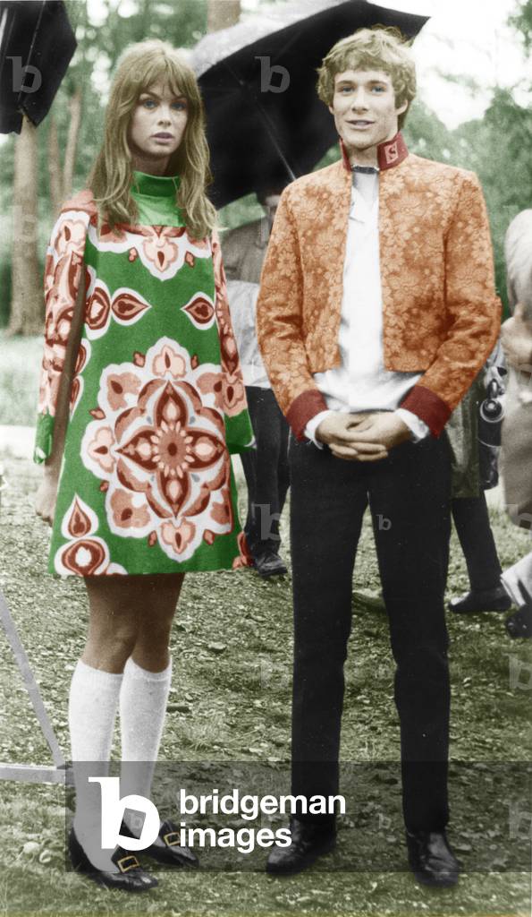 Jean Shrimpton et Paul Jones on the set of Privilege, 1966