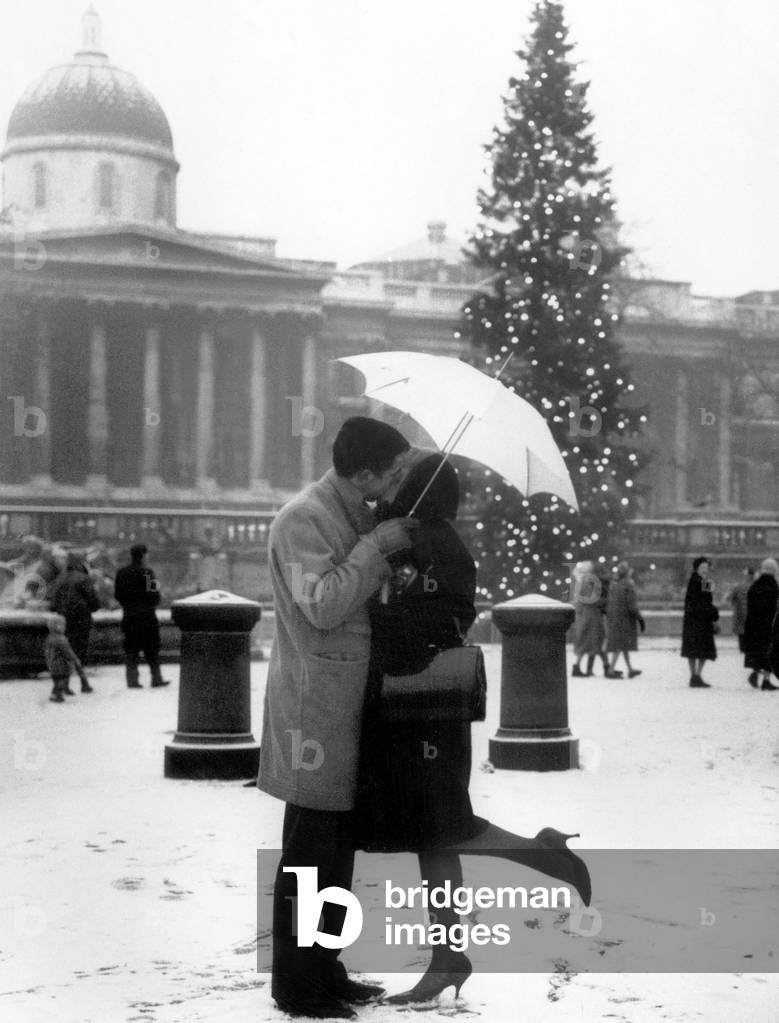 Lovers in the snow, London 28 December 1962 (b/w photo)