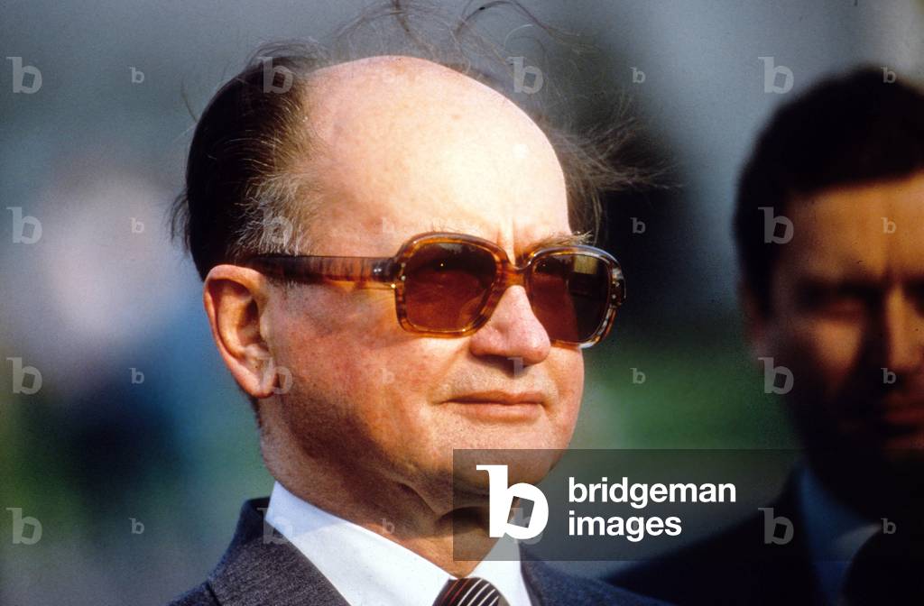 Polish General Wojciech Jaruzelski, Polish Prime Minister, in 1985 (photo)