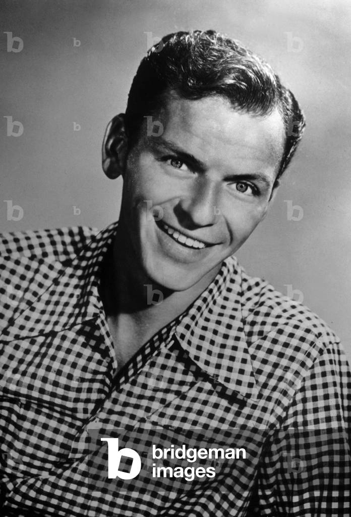 Franck Sinatra (1915-1998) in 1945 (b/w photo)