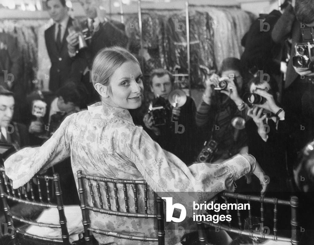 Model Twiggy January 18, 1968 (b/w photo)