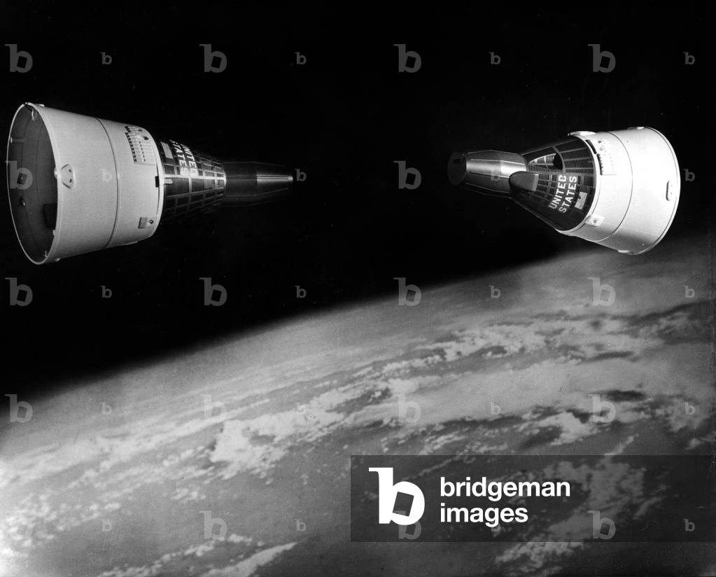 Gemini 6A (December 15-16 1965) and Gemini 7 (December 4-18 1965) : The 2 Spacecrafts Meeting in Orbit (b/w photo)