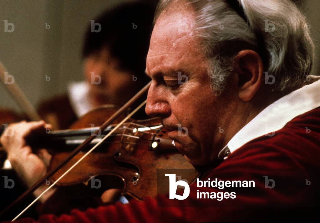 Isaac Stern (1920-2001) American Violinist of Russian Origins here in Concert in Pekin in November 1980 (photo)