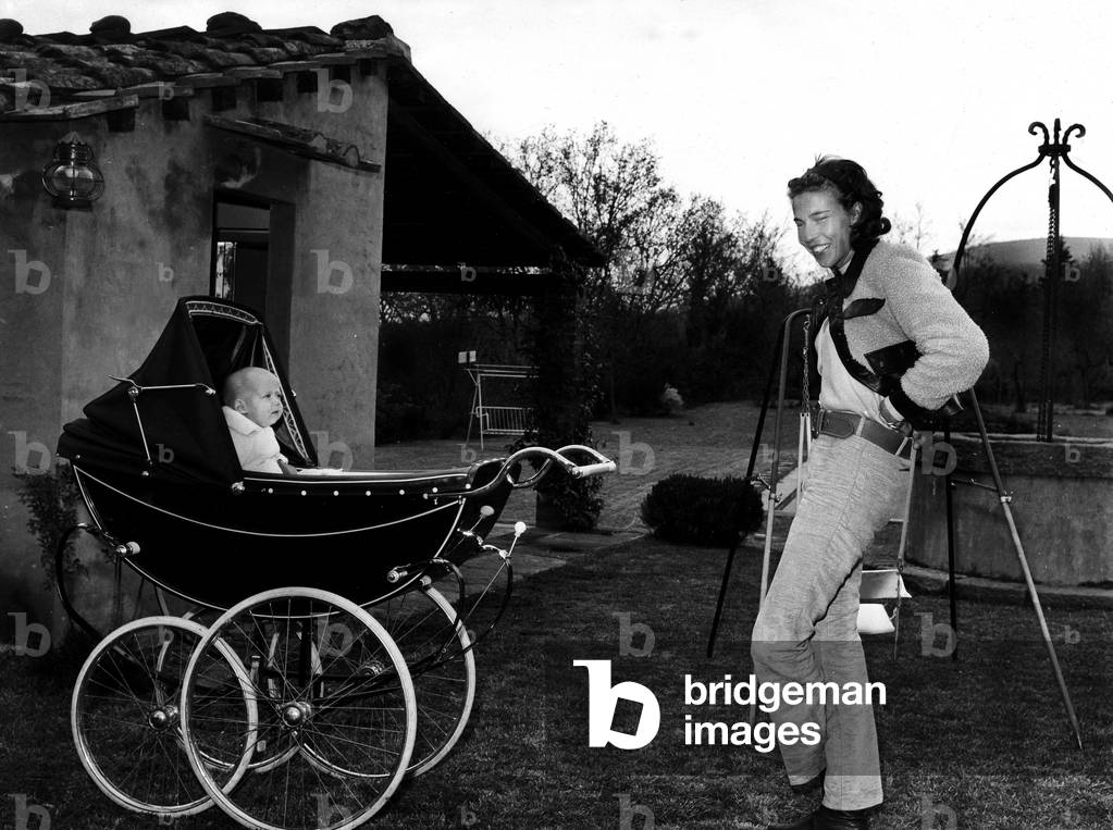 Princess Claude De France (Fille du Comte-De-Paris) Duchess D'Aosta In Her Garden With Her Daughter. (b/w photo)