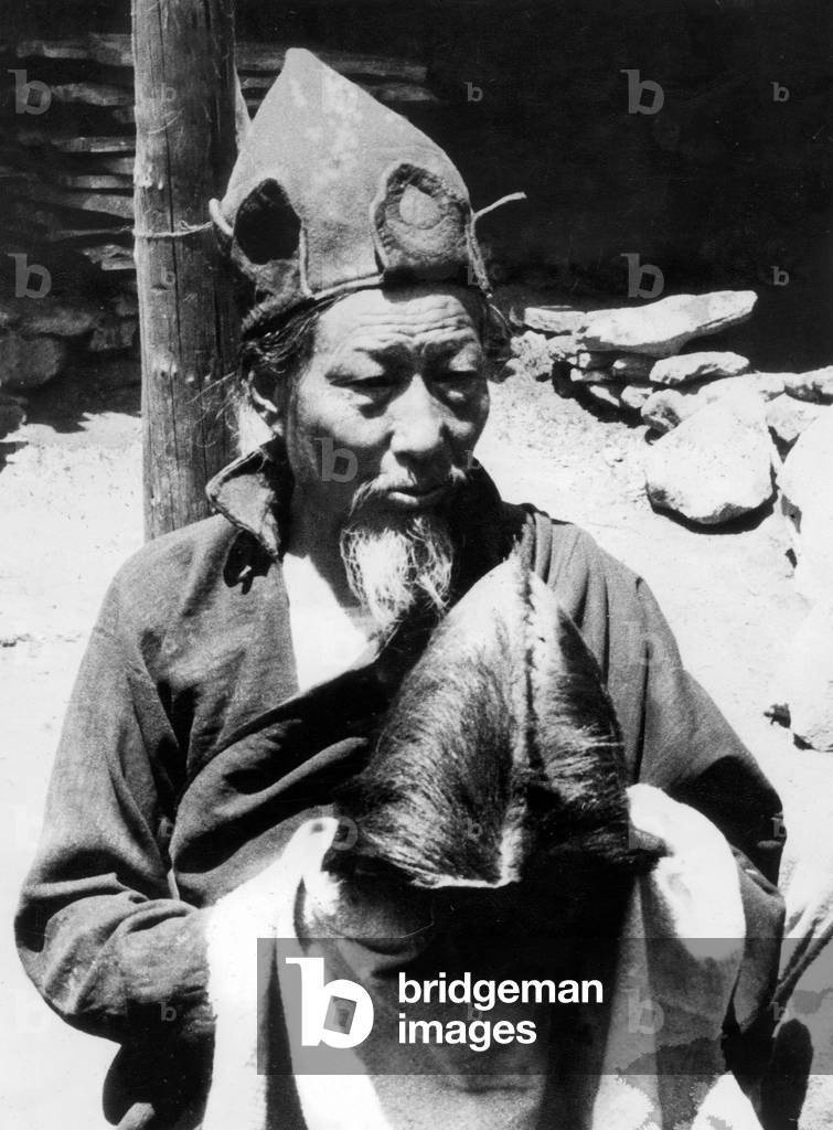 Expedition By Sir Edmund Hillary (Himalayan Scientific and Mountaineering Expedition) on September 14, 1960 To Find Yeti (Bigfoot, Abominable Snowman) : here A Guide With A Scalp of Yeti (b/w photo)
