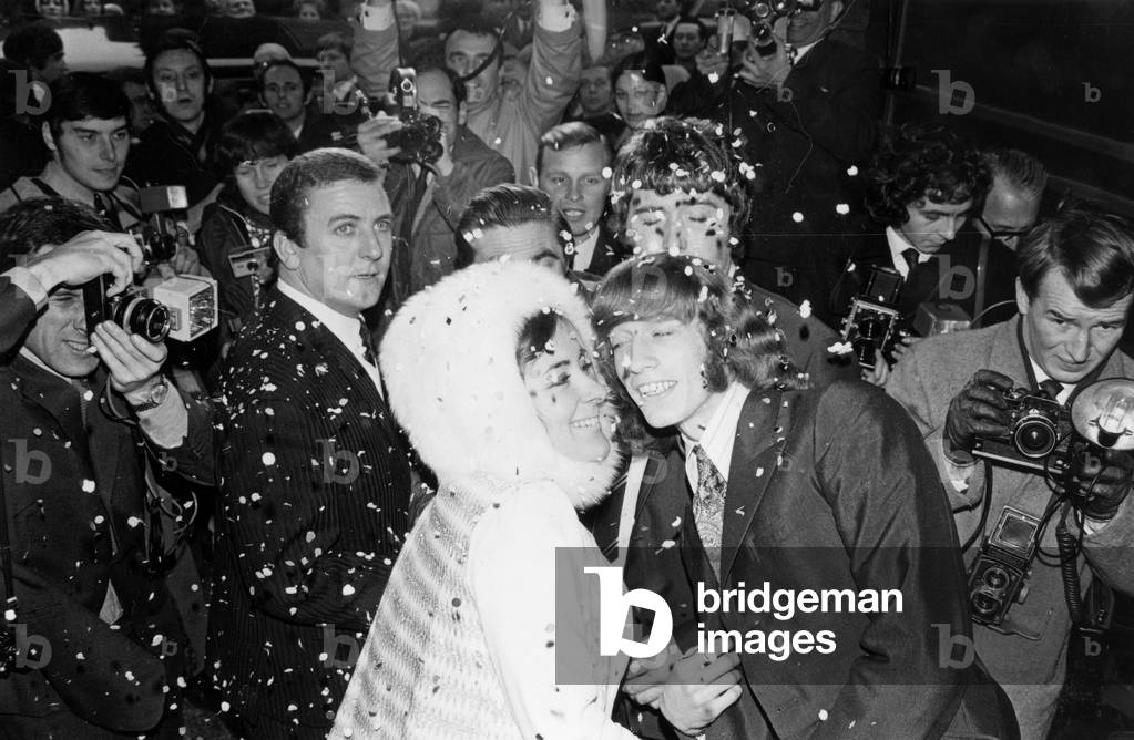 Robin Gibb (18 Years), Musician of The Bee Gees and his Fiancee Get Married Decembre, 5 1968 (b/w photo)