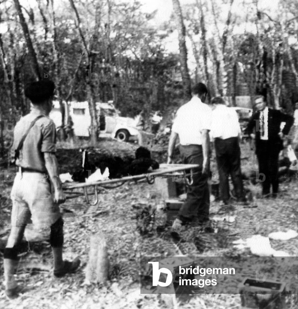 Rescurers Where Plane Crash Occured That Killed Swedish Dag Hammarskjold Uno General Secretary From 1953 To 1961 (He Was Flying To Northern Rhodesia For Peace Talks With President Tshombe of Katanga) September 19, 1961  (b/w photo)