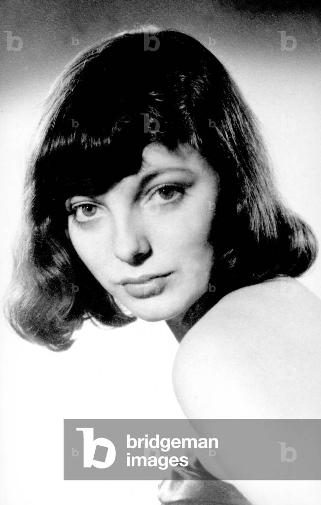 Joan Collins in 1950 (b/w photo)