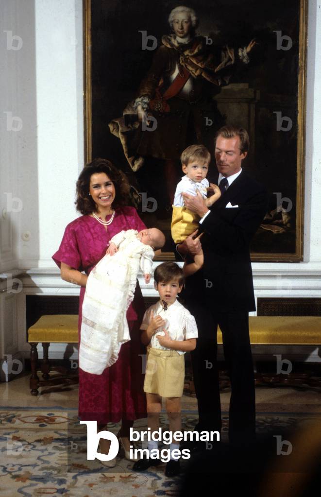 Prince Henri of Luxembourg (futur Grand Duke) and his wife Maria Teresa Mestre y Batista with their sons princes Louis (baby), Guillaume (front) and Felix for christening of Louis september 14, 1986 (photo)
