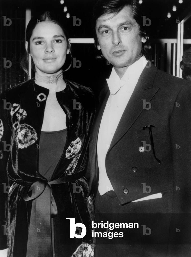 Ali Mcgraw Et Son Mari Robert Evans A La Premiere Du Film Love Story Le 10 Mars 1971 Neg A62824 Ali Macgraw and Husband Bob Evans at Premiere of Film Love Story March 10, 1971 (b/w photo)