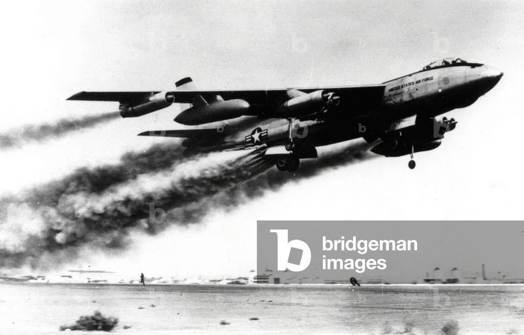 Boeing B47 Stratojet , Medium Range Bomber Used in 1947-1956 By Sac Startegic Air Command, With 33 Rockets, here during A Take-Off April 3, 1954 (b/w photo)