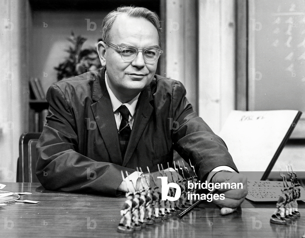 Frederick Mosteller during his TV Programme Ontinental Classroom 1960 (b/w photo)