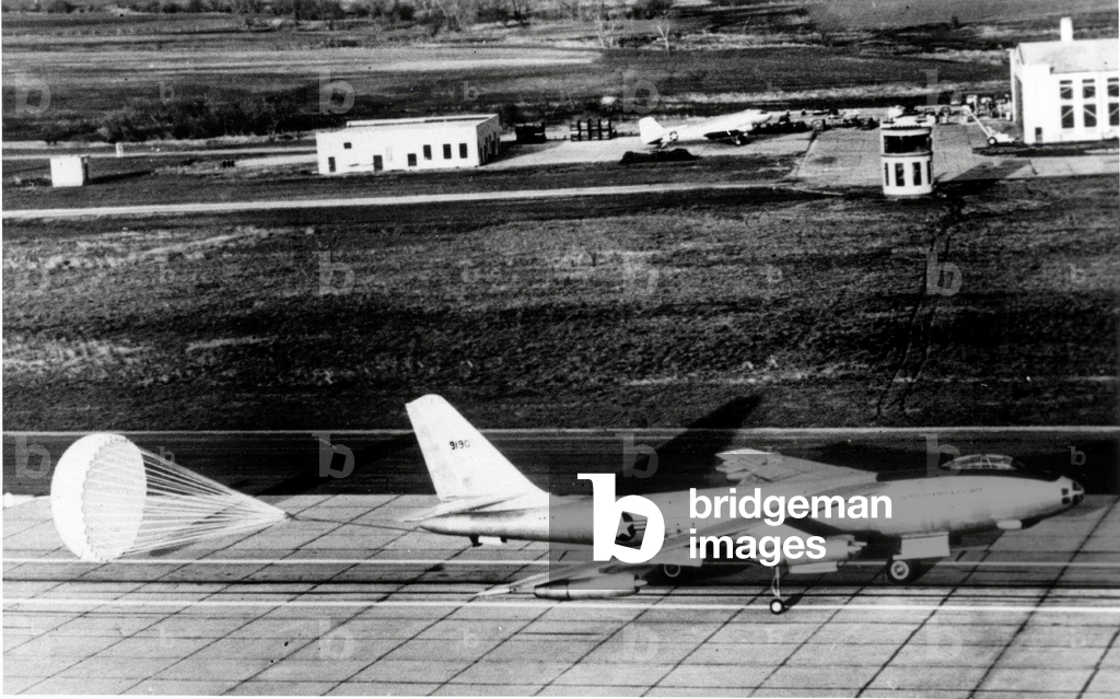 Boeing B47 Stratojet , Medium Range Bomber Used in 1947-1956 By Sac Startegic Air Command, during Trial of Landing in Wichita (Kansas) January 30, 1952 (b/w photo)