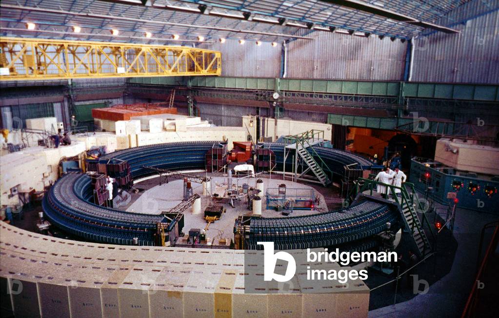 Accelerator Saturne Synchrotron Made in France in 1979 (photo)