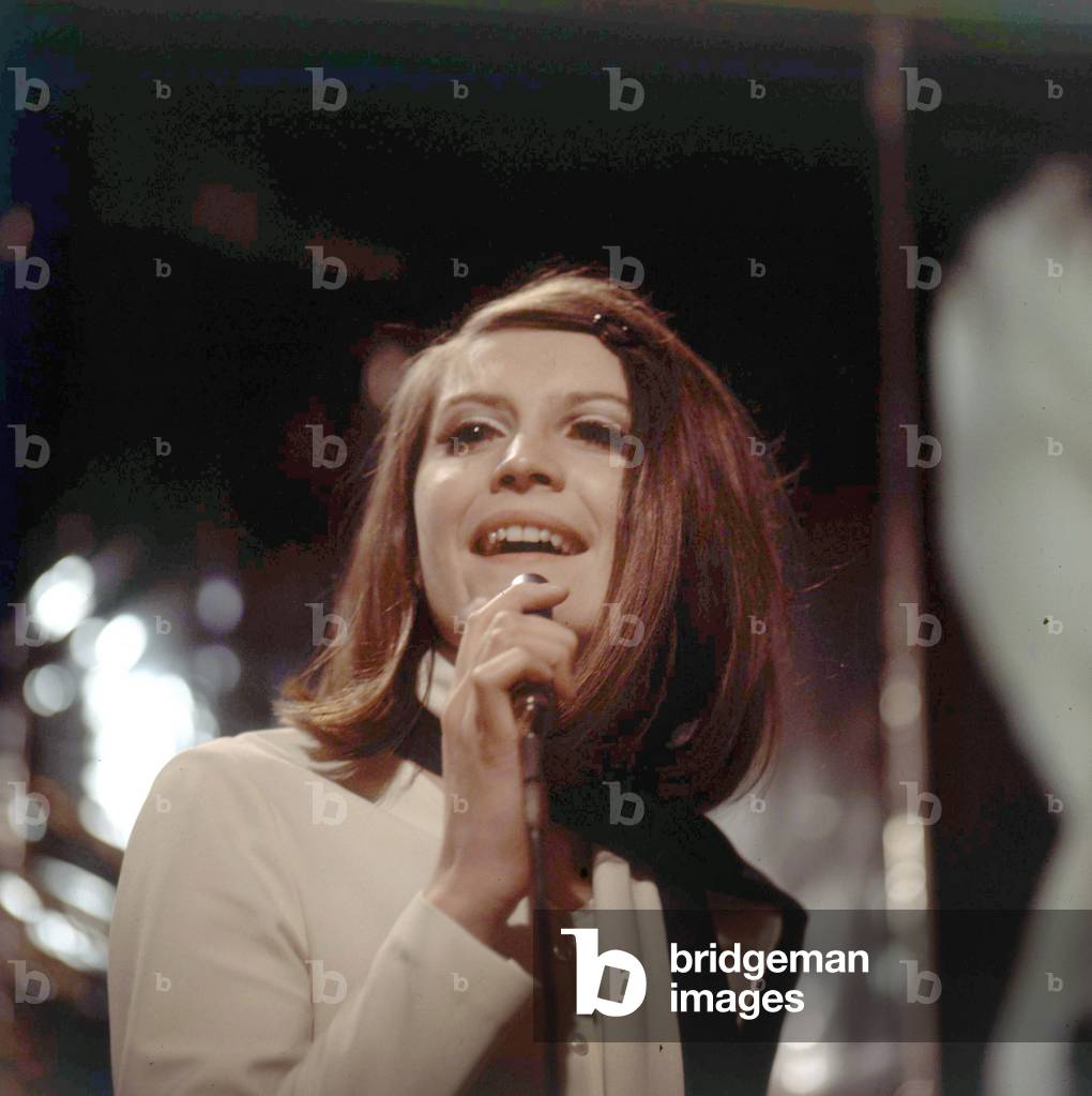 The English Singer Sandie Shaw Singing at The Tv Show, 1969 (photo)