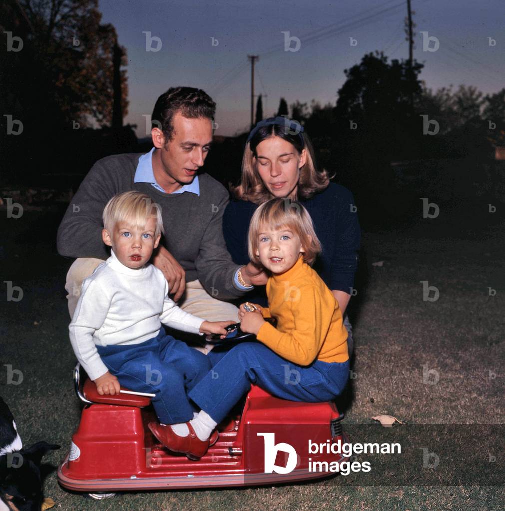 Princess Claude of France (Daughter of The Count-Of-Paris) With Husband Prince Amedee of Savoy Duke of Aoste and Their Children Bianca (4), Aimone (2) at Home in San Giustimo Valdarmo in Italy May 05, 1970 (photo)