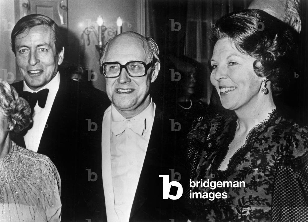 Mstislav Rostropovitch, prince Klaus and queen Beatrix of Holland at reception february 18, 1982 (photo)