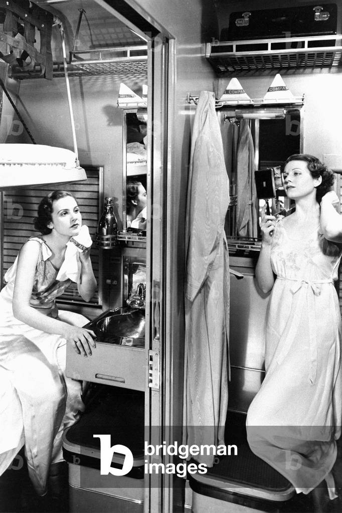 2 Women Travelling in A Pullman Train, 30'S (b/w photo)