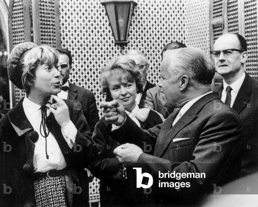 In Carthage (Tunisia), Christine De Rivoyre, Odette Joyeux and Tunisian President Habib Bourguiba March 10, 1966 (b/w photo)