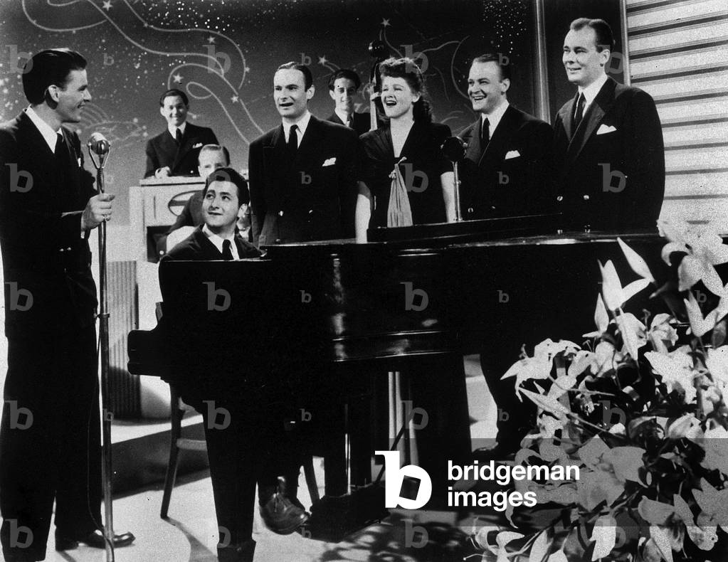Frank Sinatra With Hte Group The Pied Pipers (Jo Stafford, Joe Bushkin, Diane) and the Tommy Dorsey Band 1942 (b/w photo)