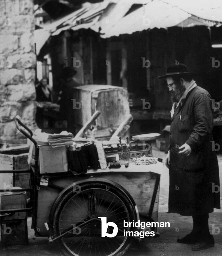 jewish ghetto in Jerusalem : hawker, January 1962