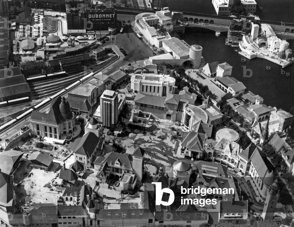 Scale model of world fair in Paris, 1937