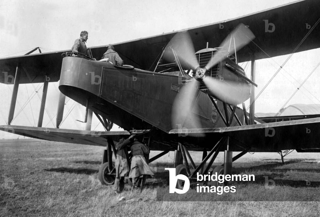 Handley Page 0-400 airplane, bomber converted into transport aircraft ww1