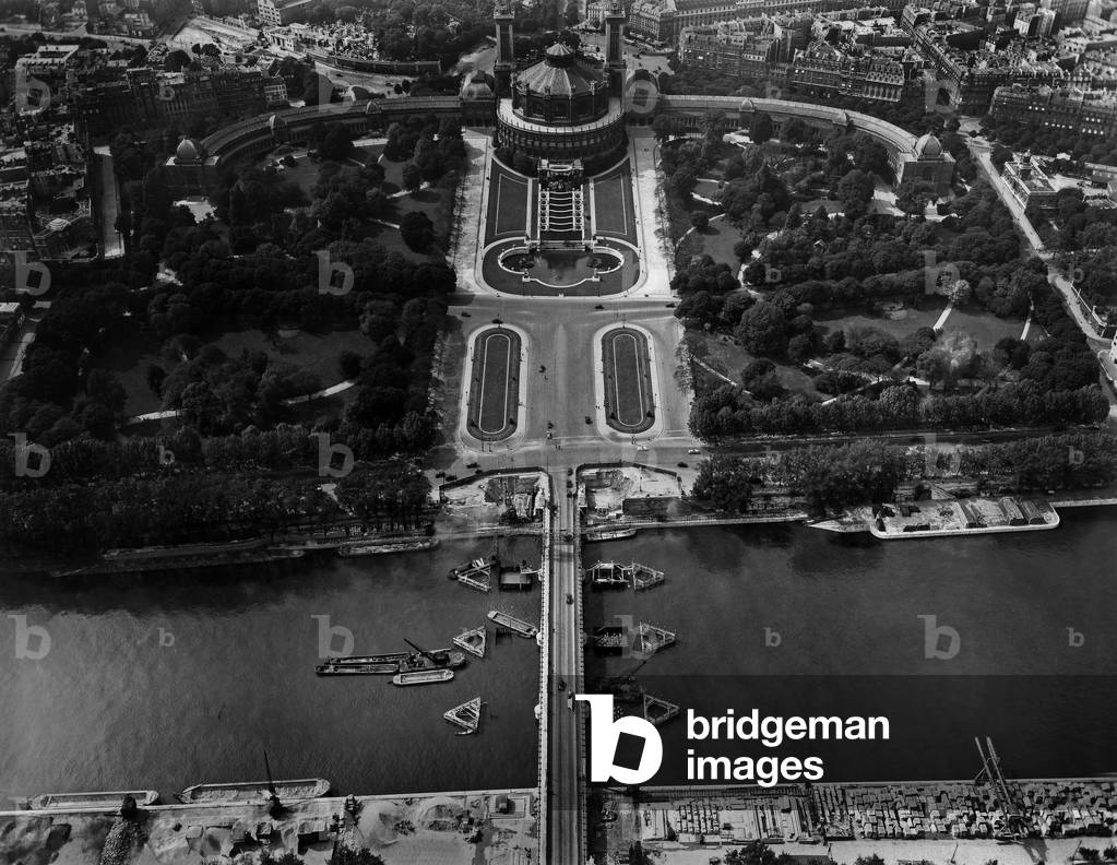 View of the Iena bridge, the Seine river and the former 