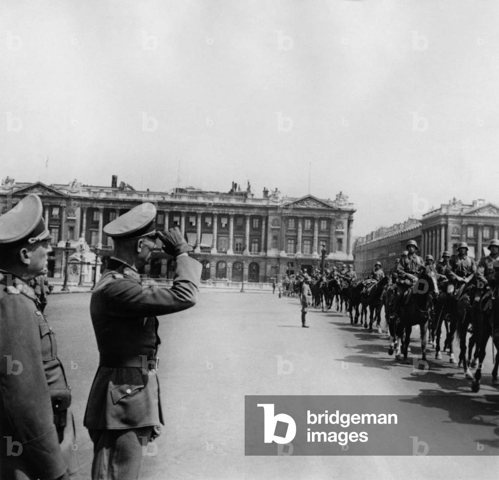 Occupation, Paris, 1940 : parade of German troops on horse on the place de la Concorde