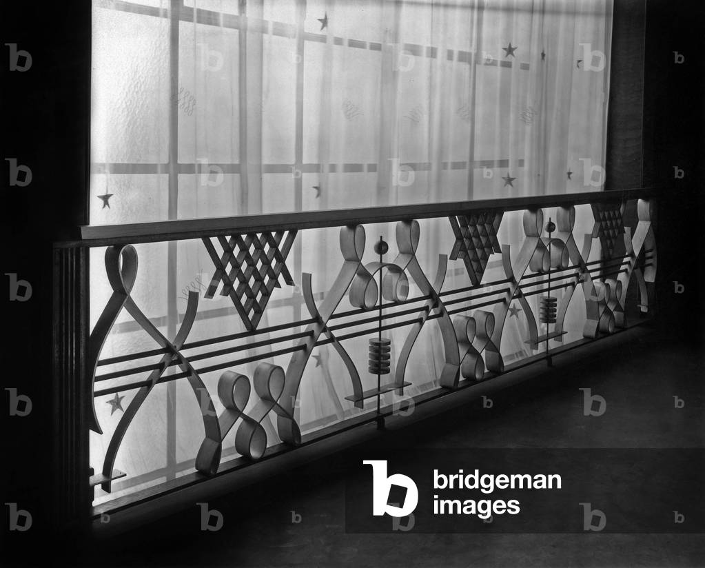 World Fair, Paris, 1937 : interior of pavilion of decorators artists, balustrade by Raymond Subes