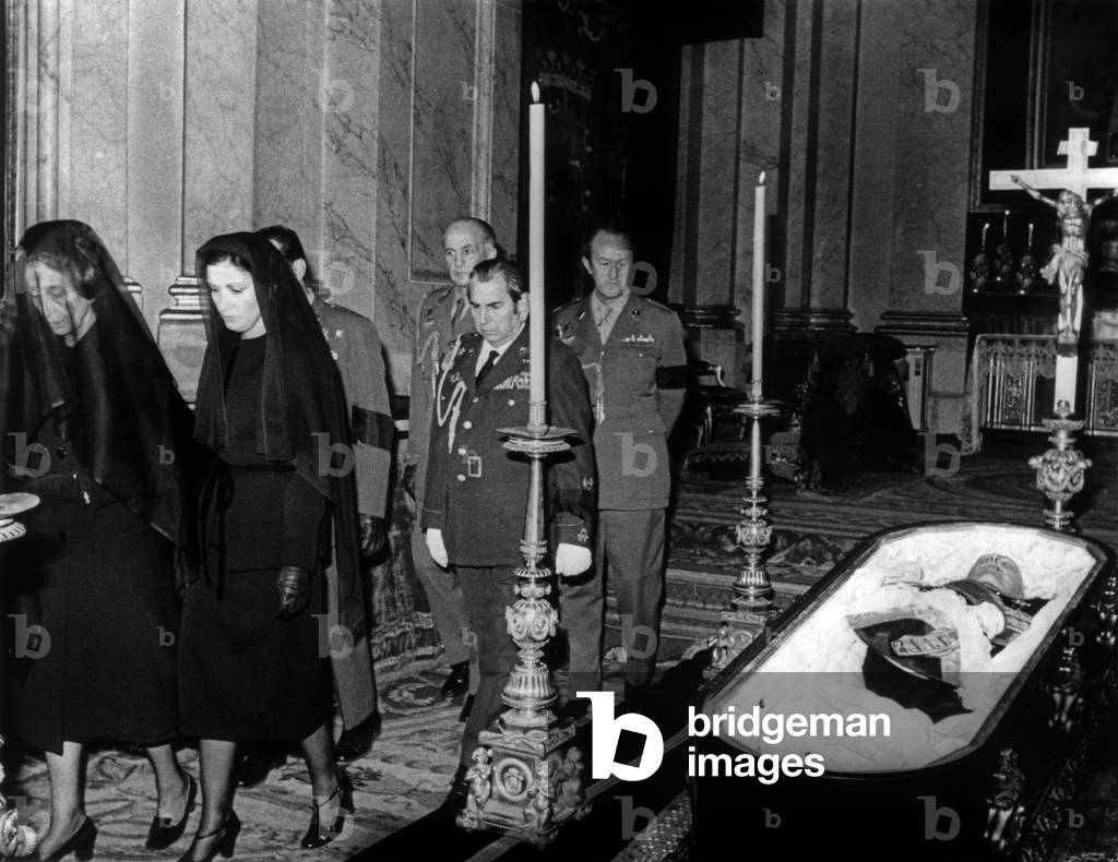 Funeral of Spanish dictator Francisco Franco at chapel in Prado on November 20, 1975 in presence of his widow Maria del Carmen Polo y Martinez-Valdes and daughter Maria del Carmen Franco y Polo (aka Nenuca)
