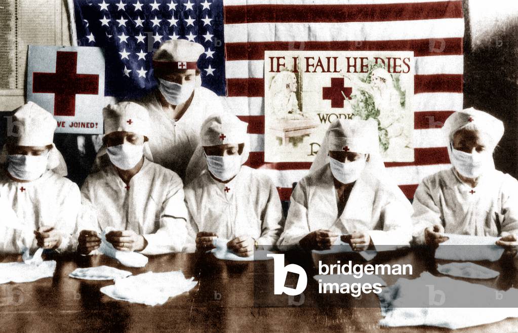 Red Cross volunteers fighting against the Spanish flu epidemy in United States in 1918