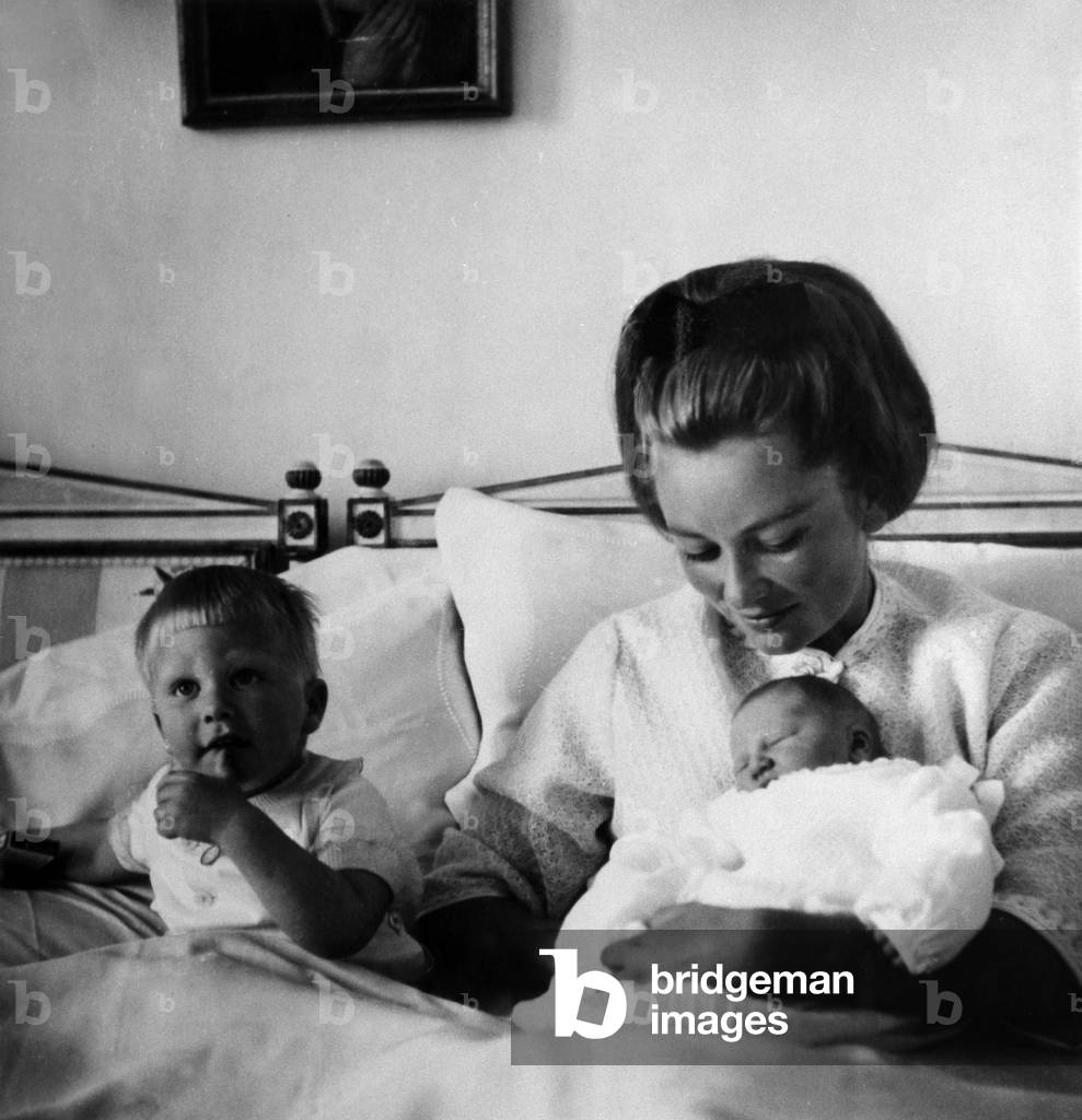 Princess Paola of Belgium and her children : prince Philip and Princess Astrid (baby) 1962