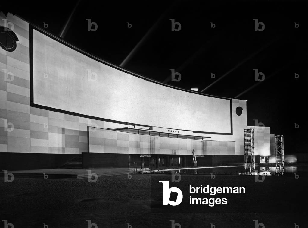 World Fair, Paris, 1937 : the pavilion of electricity and light by night