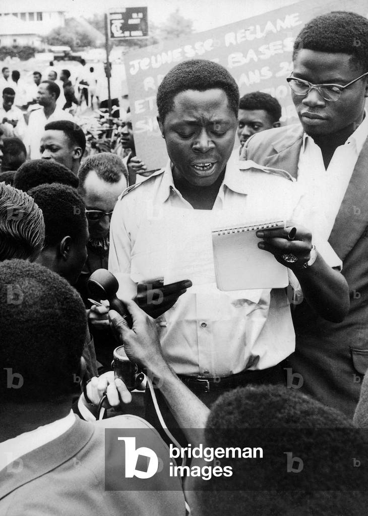 Leopoldville in Belgian Congo Zaire : congolese welcoming the UN UNO Blue Helmet Beret soldiers sent to restablish calm and order after the declaration of Independence (June 30, 1960) August 19, 1960