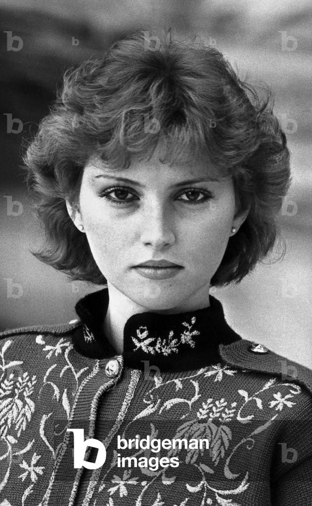 Hairstyle Camille Albane the hair is smooth brushes in “hirsute” hairs towards the back July 12, 1978