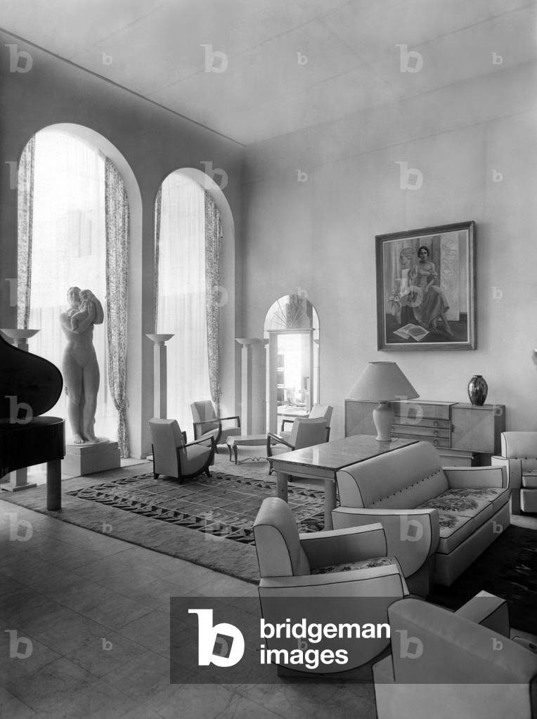 World Fair, Paris, 1937 : pavilion of decorator artists : living room by Albert Guenot, made by Pomone, sculpture by Emile Just Bachelet, Art Deco style