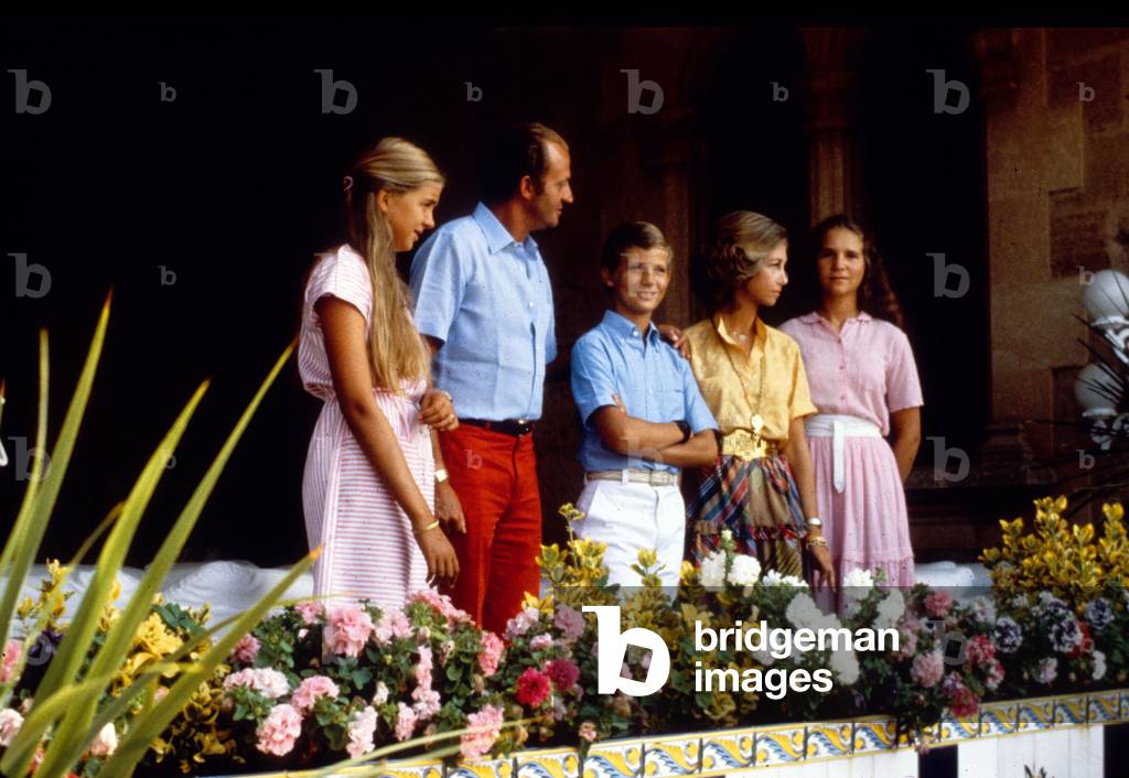 Spanish royal family : l-r : Princess Christina (infanta), King  Juan Carlos of Spain, prince Felipe, Queen Sophia, Princess Elena (infanta) c. 1981