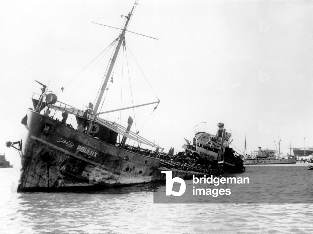 Entrance of Suez canal in Port Said (Egypt): a boat is sinking, November 14, 1956