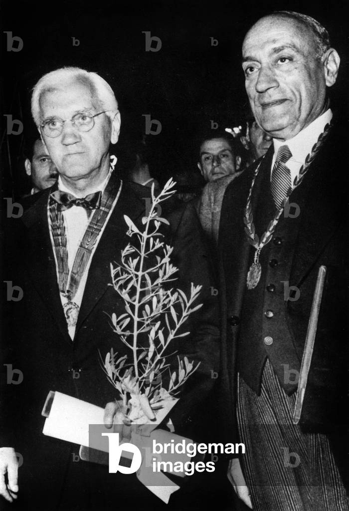 Sir Alexander Fleming  elected as foreign member by greek academy and E. Emmanuel, 1952 (photo)