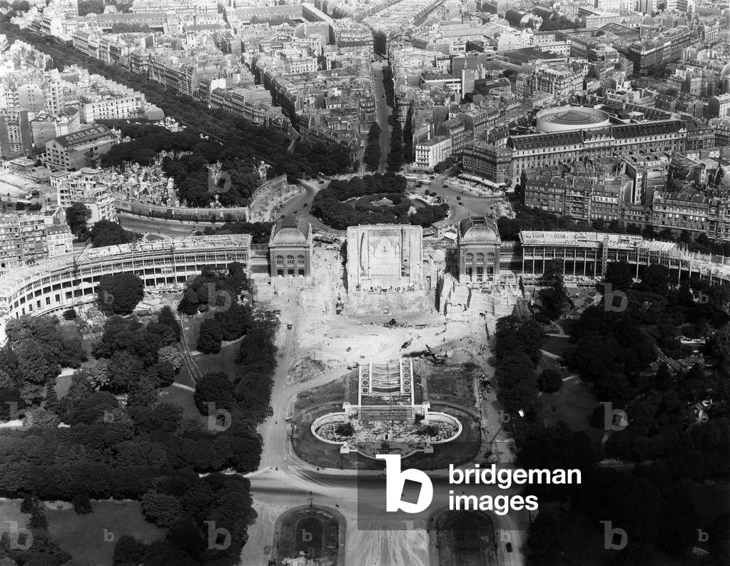 Works in area of Trocadero in Paris for 1937 world fair : building of the 