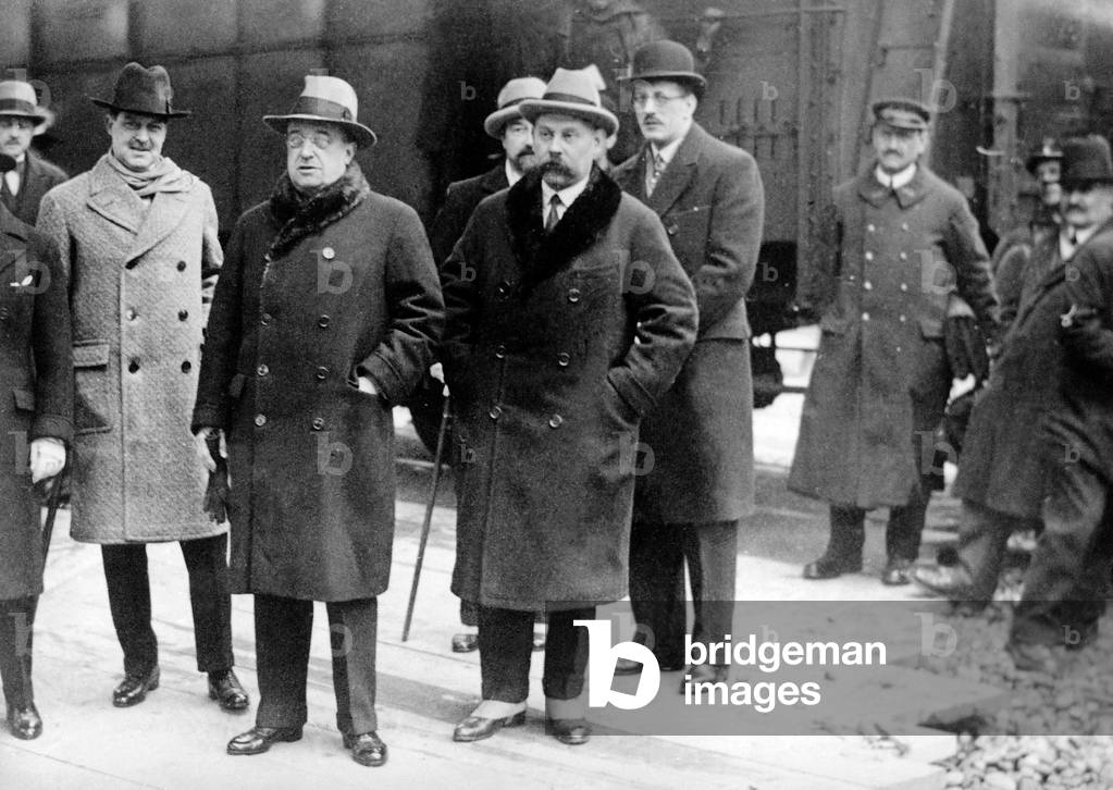 1876-1945 (1e rang avec lunettes) francais French France ici a Geneve Geneva Suisse Switzerland