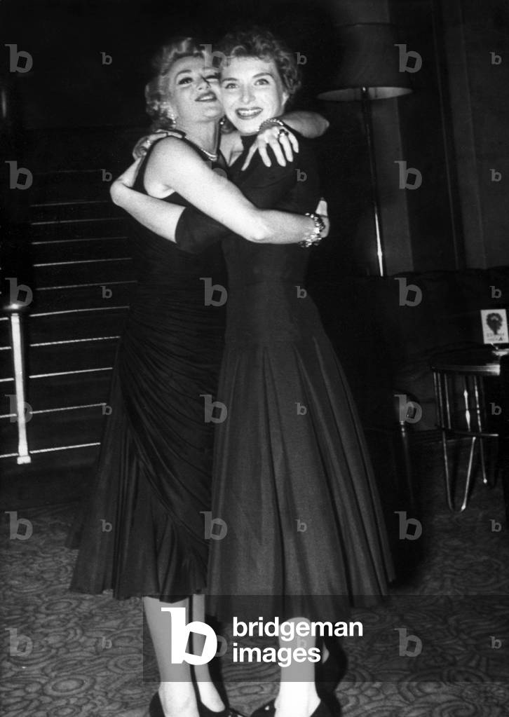 Line Renaud (r) at her beginning at Waldorf Astoria, New York, here on February 7, 1955 with French dancer of French cancan Lilo