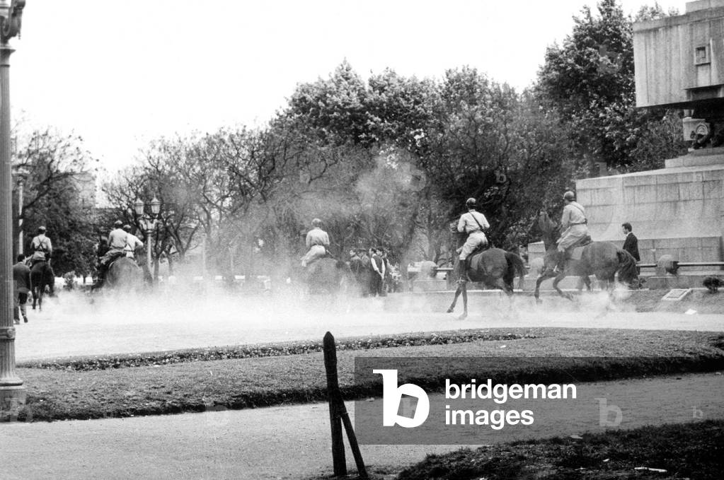 Argentina events : mounted police charging at peronist demonstrators in Buenos Aires octobre 1965
